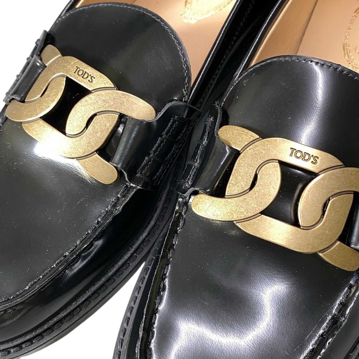 TOD’S トッズ ケイト レザー チェーンモチーフ ブラック レザー ローファー レディース SA