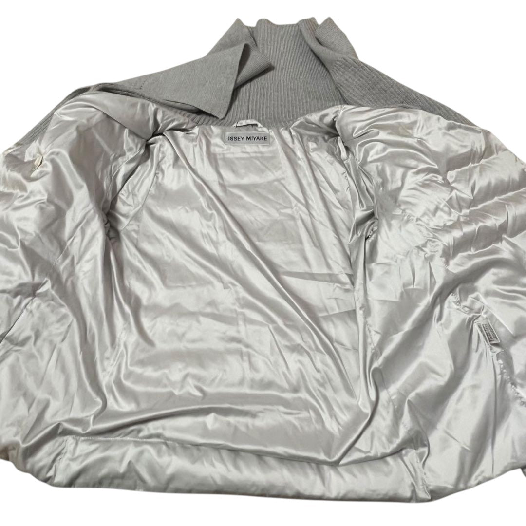 ISSEY MIYAKE イッセイミヤケ グレー ポリエステル / ウール / ダウン フェザー IM83FD518 ダウンジャケット レディース AB