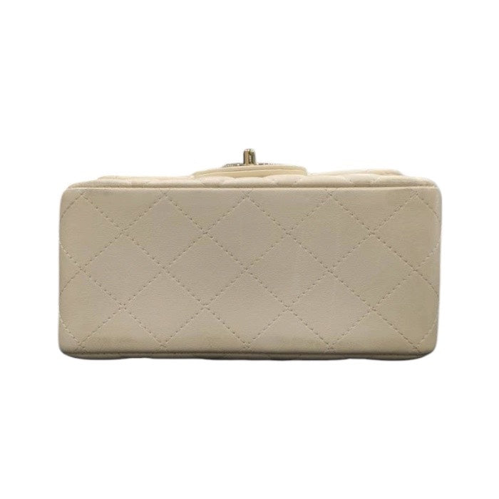 CHANEL シャネル マトラッセ ホワイト ラムスキン ショルダーバッグ レディース AB