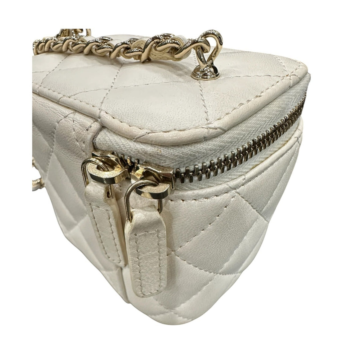 CHANEL シャネル マトラッセ スモールバニティ ホワイト ゴールド金具 レザー ショルダーバッグ チェーンバッグ レディース AB