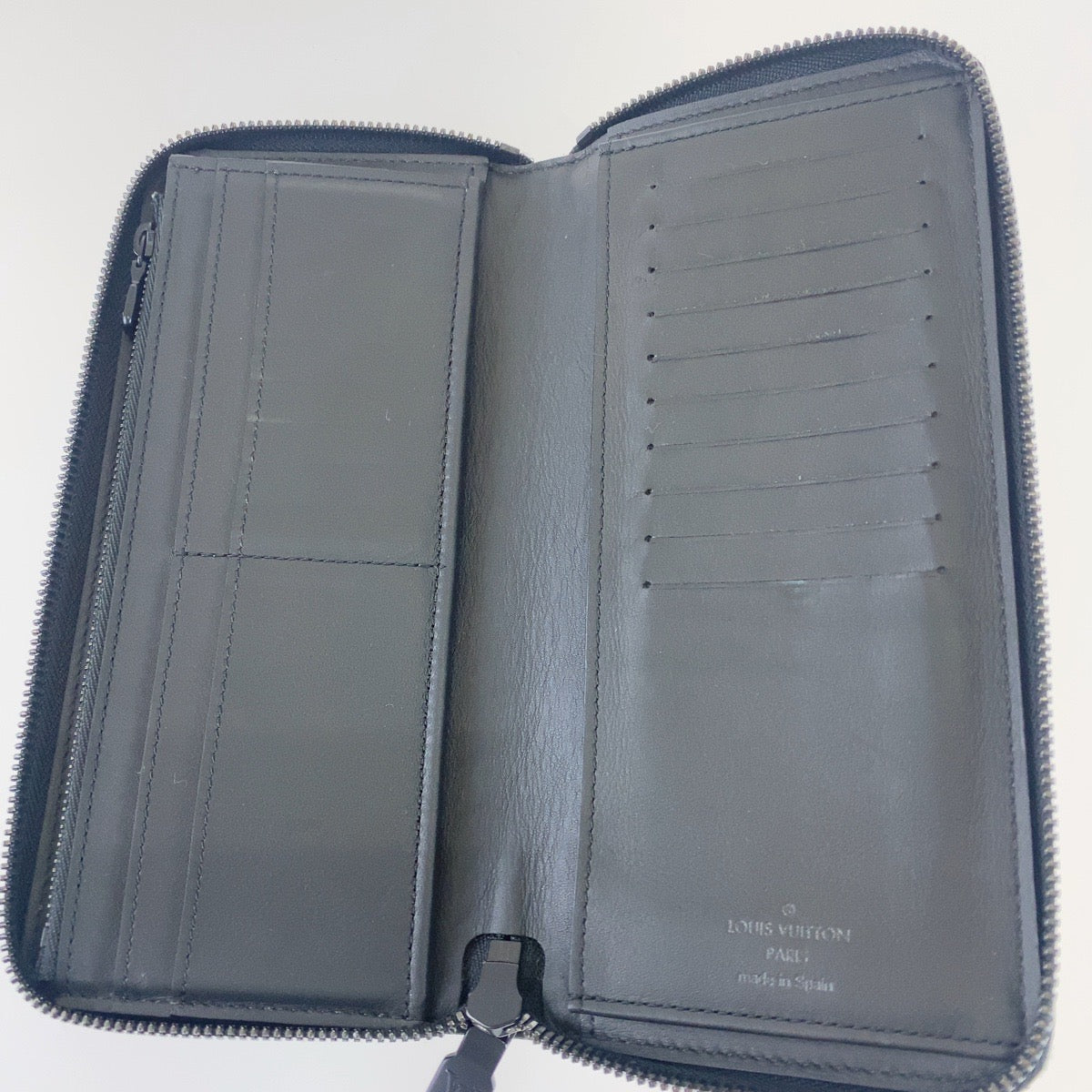 C-008
LOUIS VUITTON ルイヴィトン モノグラム シャドウ ジッピーウォレット ヴェルティカル ブラック 黒 PVC M62902 長財布 ラウンドファスナー ラウンドジップ  メンズ