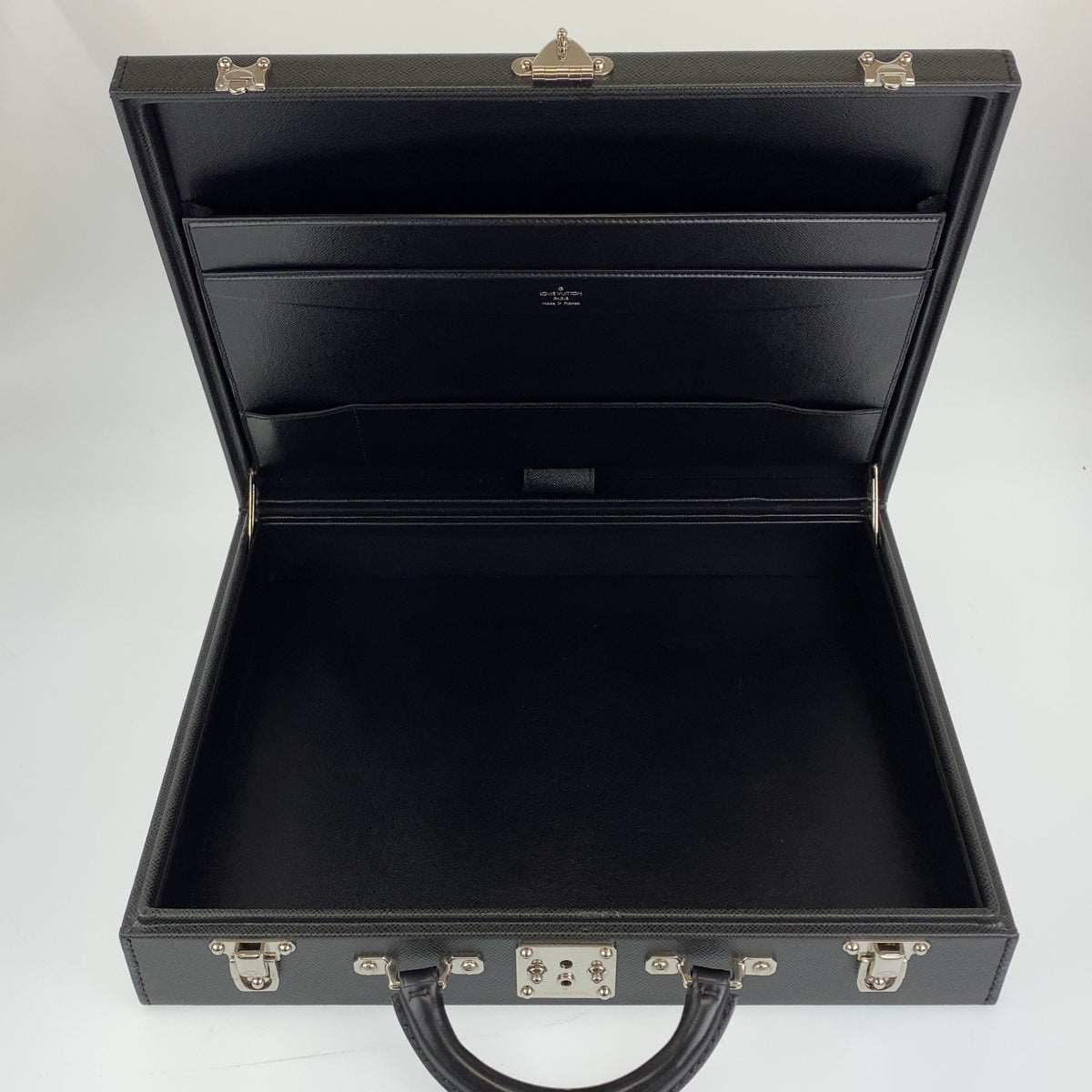 H-0153
LOUIS VUITTON ルイヴィトン タイガ ディプロマット ブラック 黒 シルバー金具 タイガ M30012 ビジネスバッグ ブリーフケース  メンズ