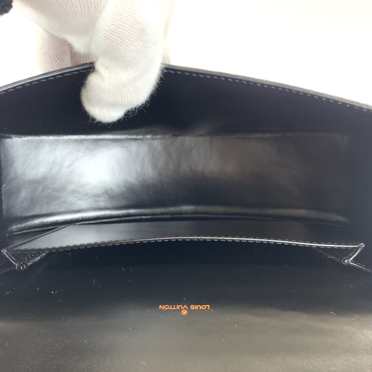 H-0391
LOUIS VUITTON ルイヴィトン エピ ティルシット ノワール ブラック 黒 ゴールド金具 レザー M5248 ショルダーバッグ 肩掛け  レディース