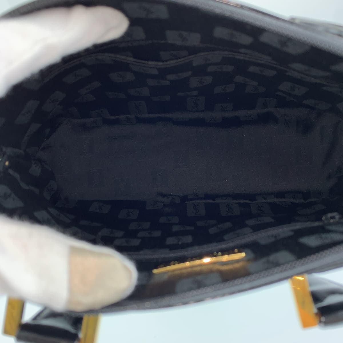 YVES SAINT LAURENT イヴ・サンローラン ヴィンテージ YSL ロゴチャーム ブラック 黒 ゴールド金具 レザー ハンドバッグ トートバッグ  レディース