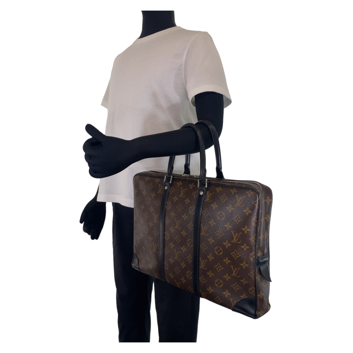 C-079
LOUIS VUITTON ルイヴィトン モノグラム マカサー ポルトドキュマン ヴォワヤージュ ブラウン 茶 ブラック 黒 シルバー金具 PVC M40224 ブリーフケース ビジネスバッグ  メンズ