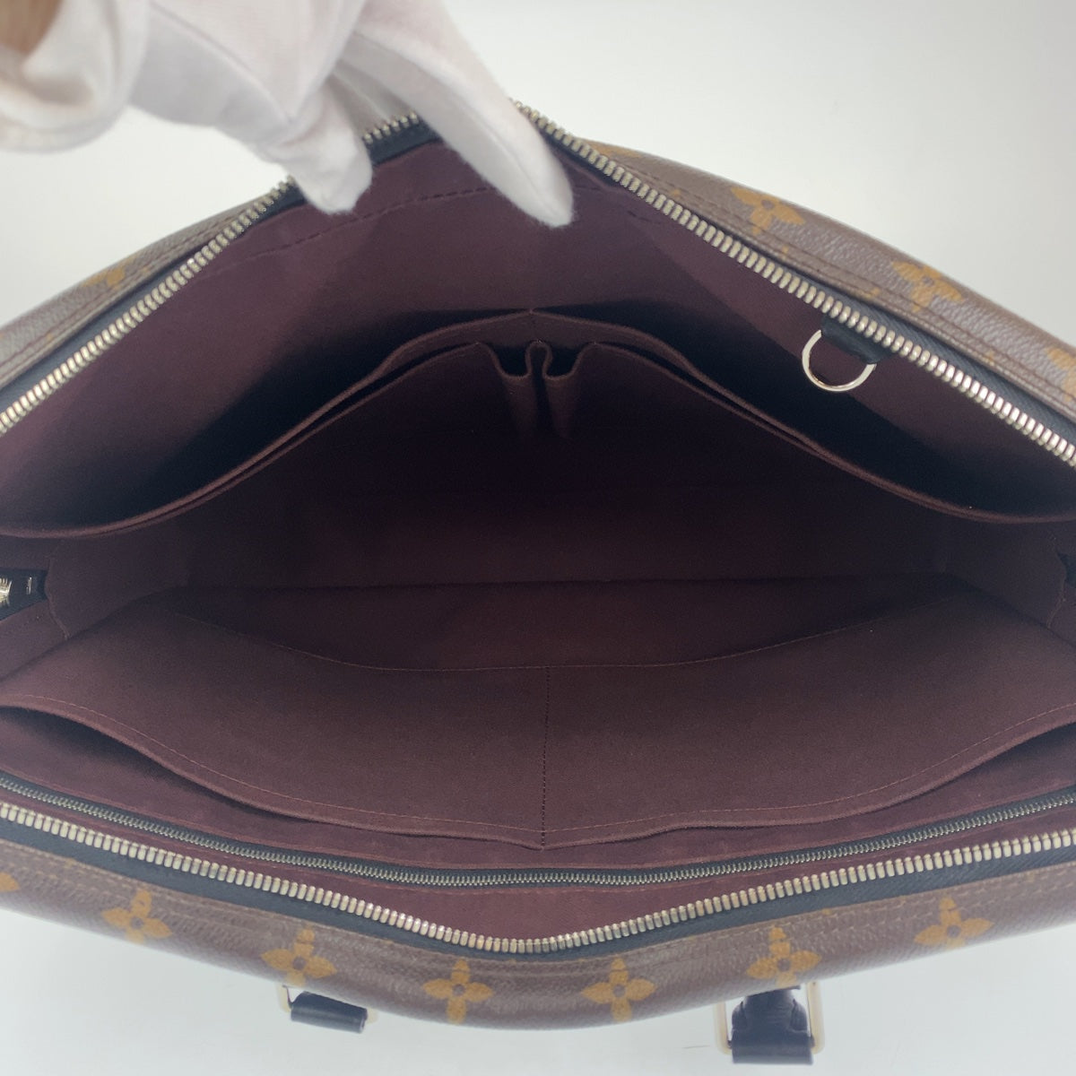 C-079
LOUIS VUITTON ルイヴィトン モノグラム マカサー ポルトドキュマン ヴォワヤージュ ブラウン 茶 ブラック 黒 シルバー金具 PVC M40224 ブリーフケース ビジネスバッグ  メンズ