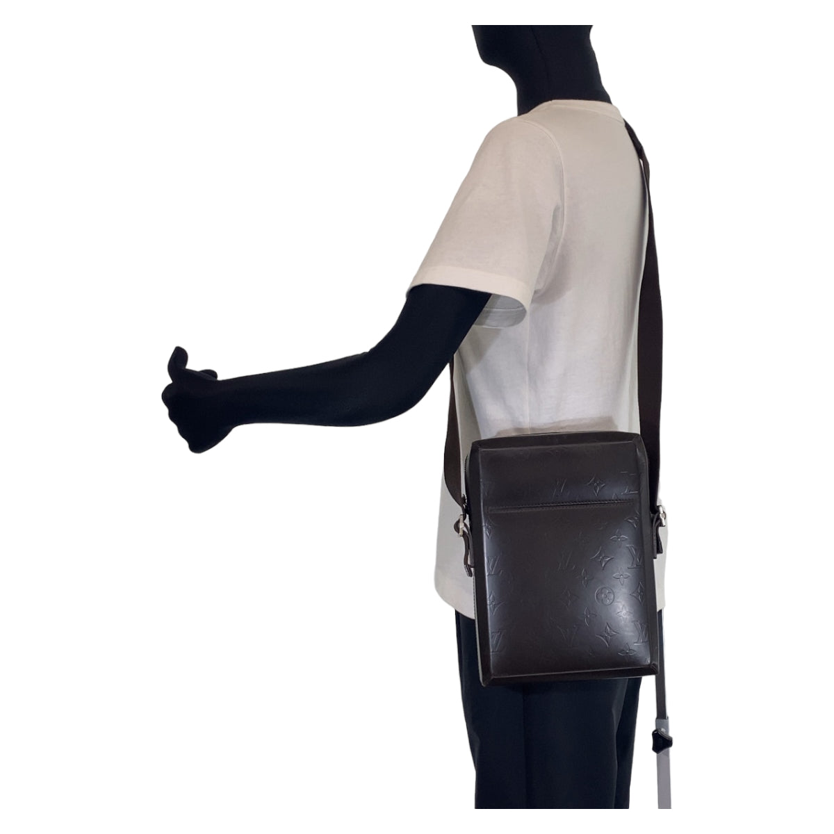 C-098
LOUIS VUITTON ルイヴィトン モノグラム ボビー ブラウン 茶 シルバー金具 モノグラムグラセレザー M46520 ショルダーバッグ 斜め掛けバッグ  メンズ