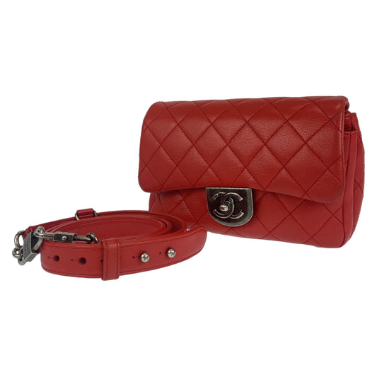 CHANEL シャネル マトラッセ23 ココマーク ターンロック レッド 赤 シルバー金具 レザー ショルダーバッグ 斜め掛けバッグ  レディース