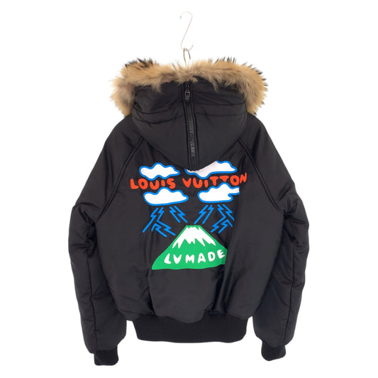H-0446
LOUIS VUITTON ルイヴィトン 20AW LV × NIGO コラボ サイズ46 ブラック 黒 ポリエステル / コットン / フィンラクーン HJB02ERSL ダウンジャケット 中綿ジャンパー ファー取り外し可  メンズ